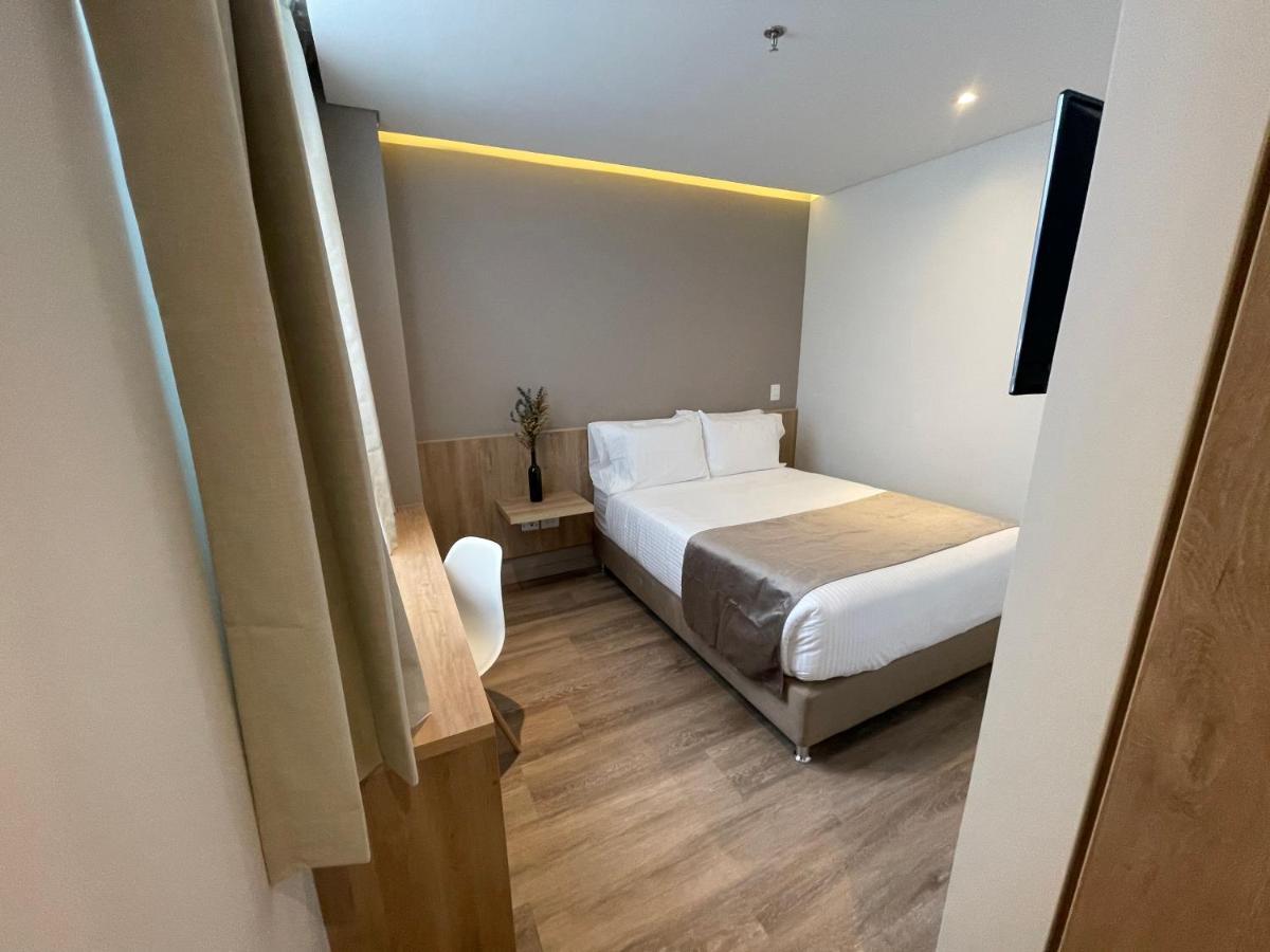 Em Hotel Corferias Embajada Americana Bogotá Kültér fotó