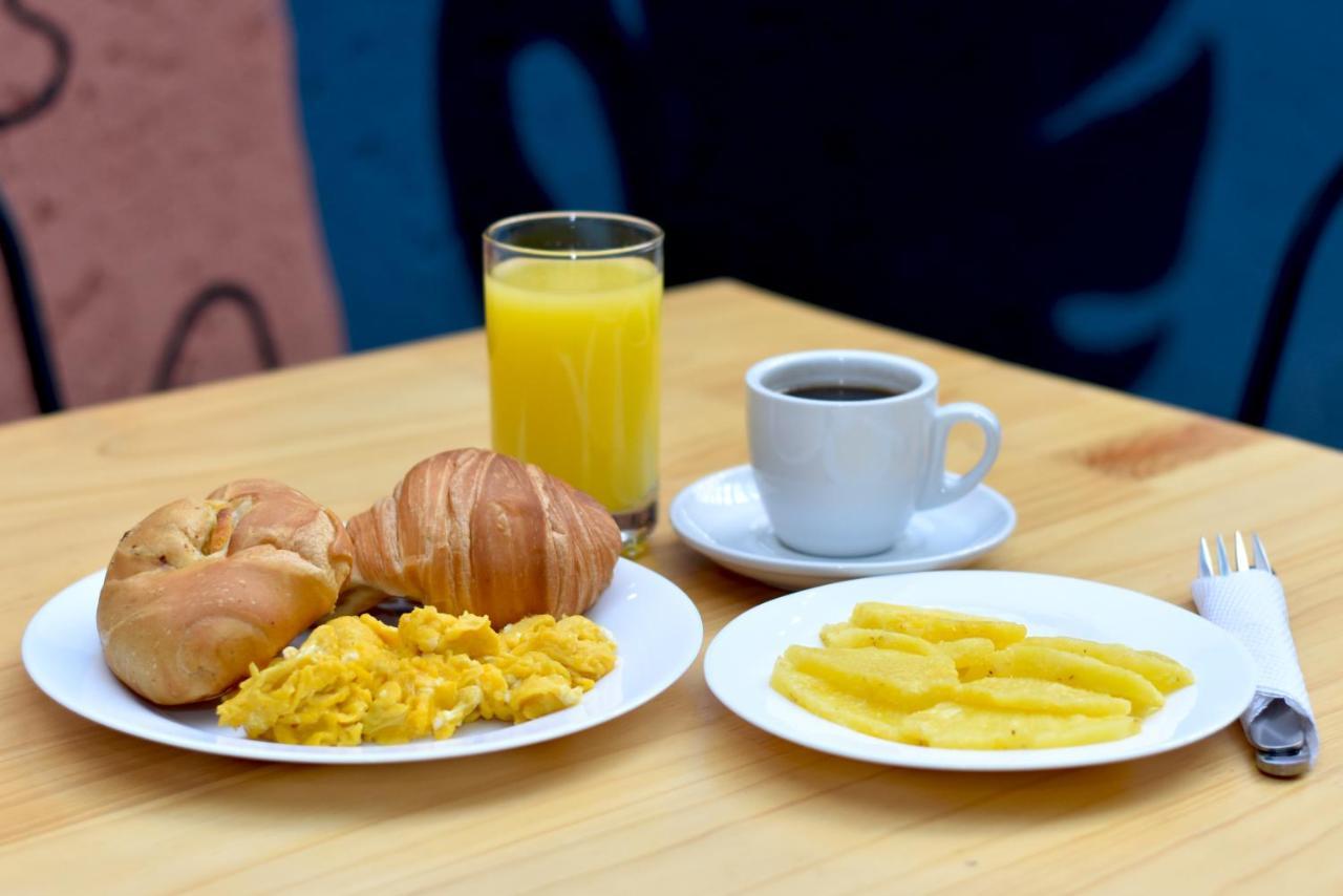 Em Hotel Corferias Embajada Americana Bogotá Kültér fotó