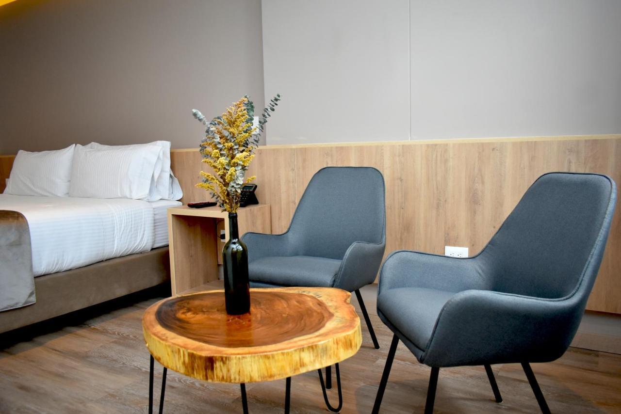 Em Hotel Corferias Embajada Americana Bogotá Kültér fotó