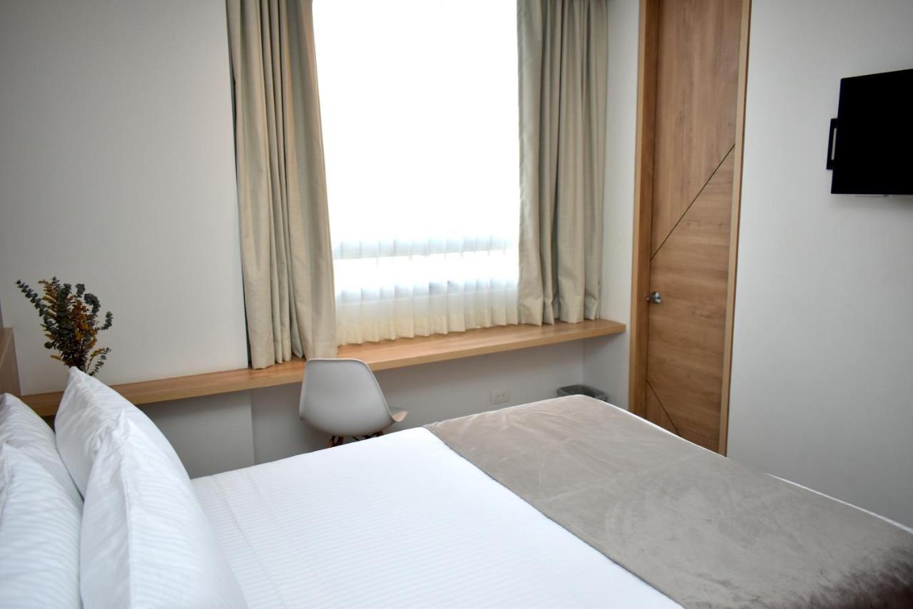 Em Hotel Corferias Embajada Americana Bogotá Kültér fotó
