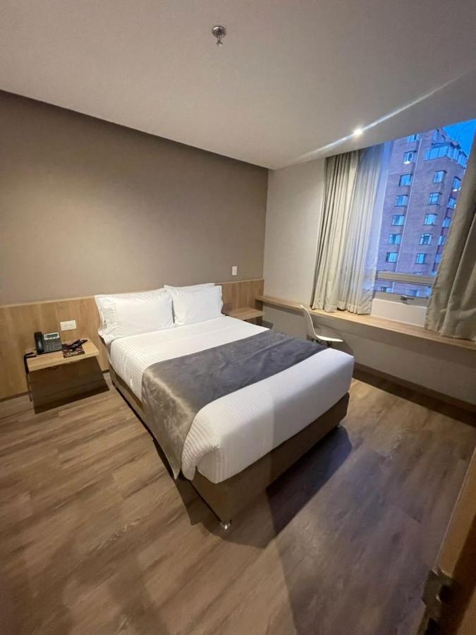Em Hotel Corferias Embajada Americana Bogotá Kültér fotó