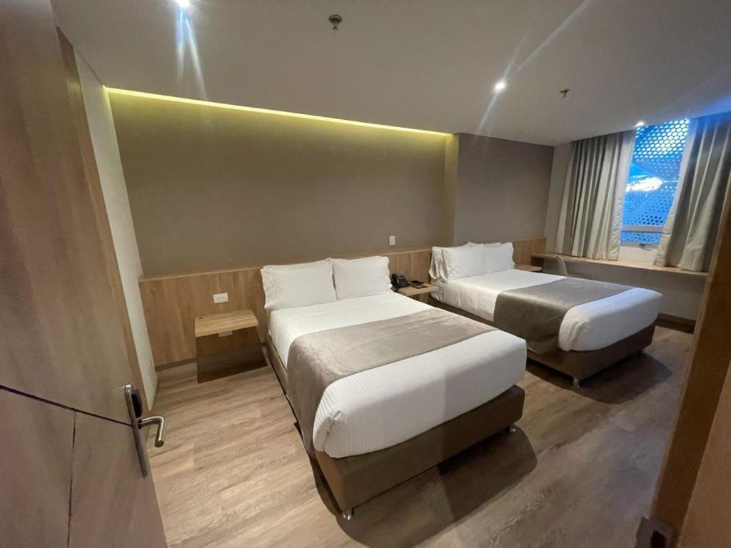 Em Hotel Corferias Embajada Americana Bogotá Kültér fotó