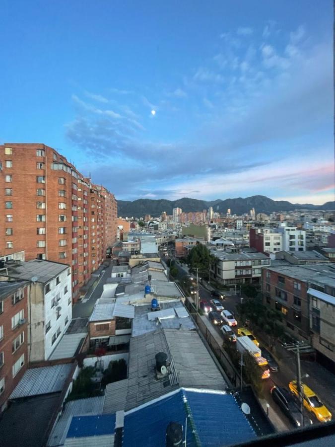 Em Hotel Corferias Embajada Americana Bogotá Kültér fotó