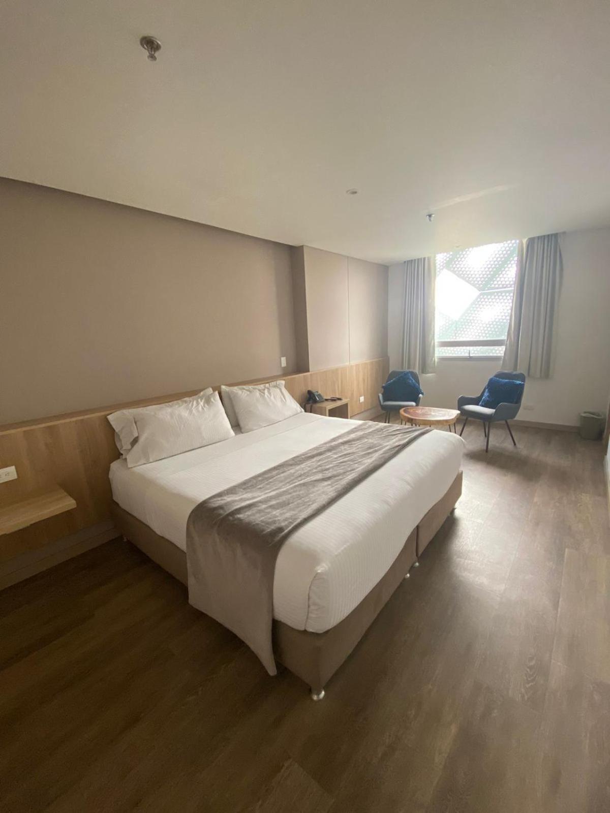 Em Hotel Corferias Embajada Americana Bogotá Kültér fotó